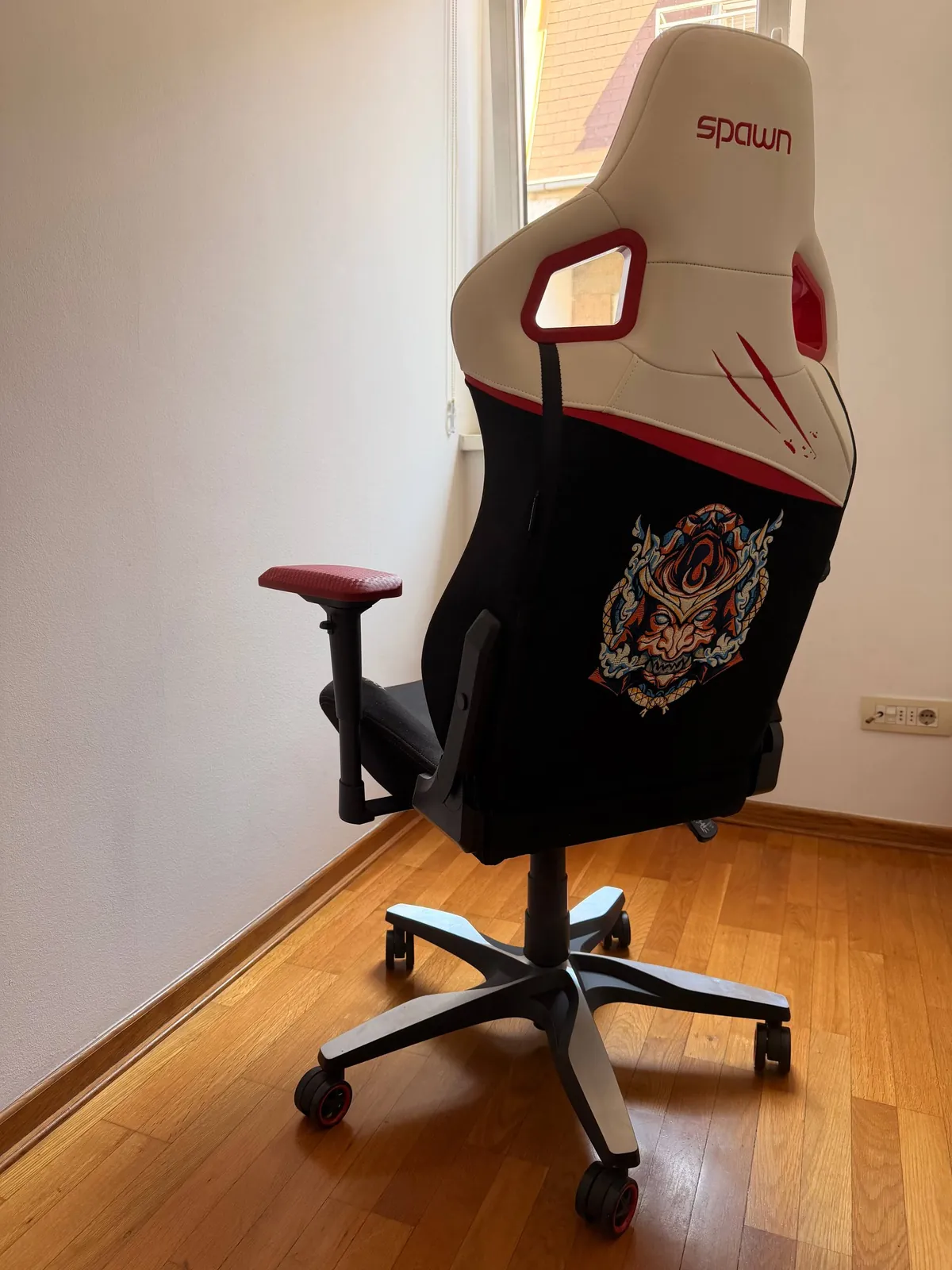 Игровое кресло Spawn лампа монитор стол Белград 2