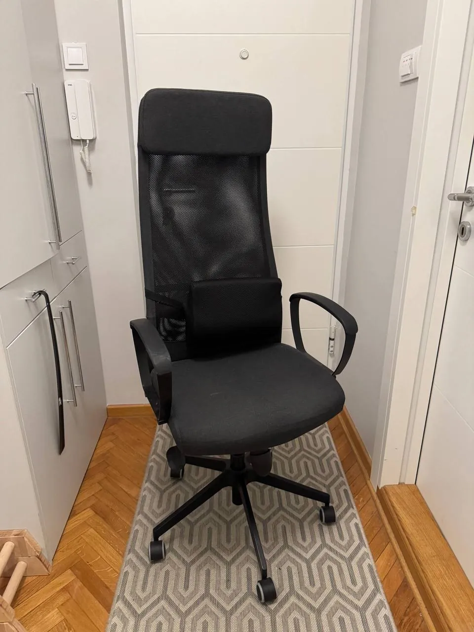 Кресло офисное IKEA MARKUS с подушкой идеальное 1