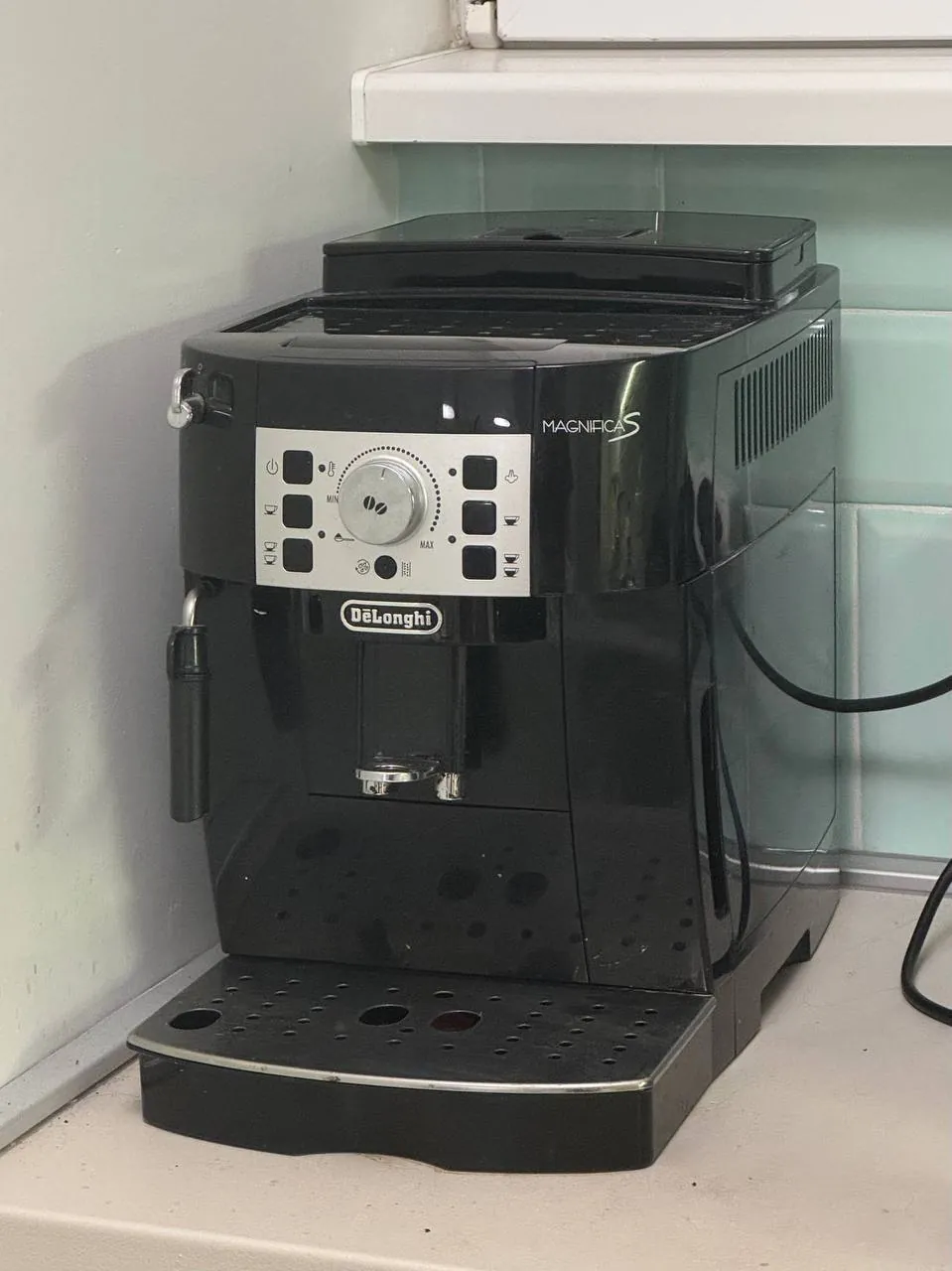 Кофемашина DeLonghi Magnifica S 2 года идеальная 1