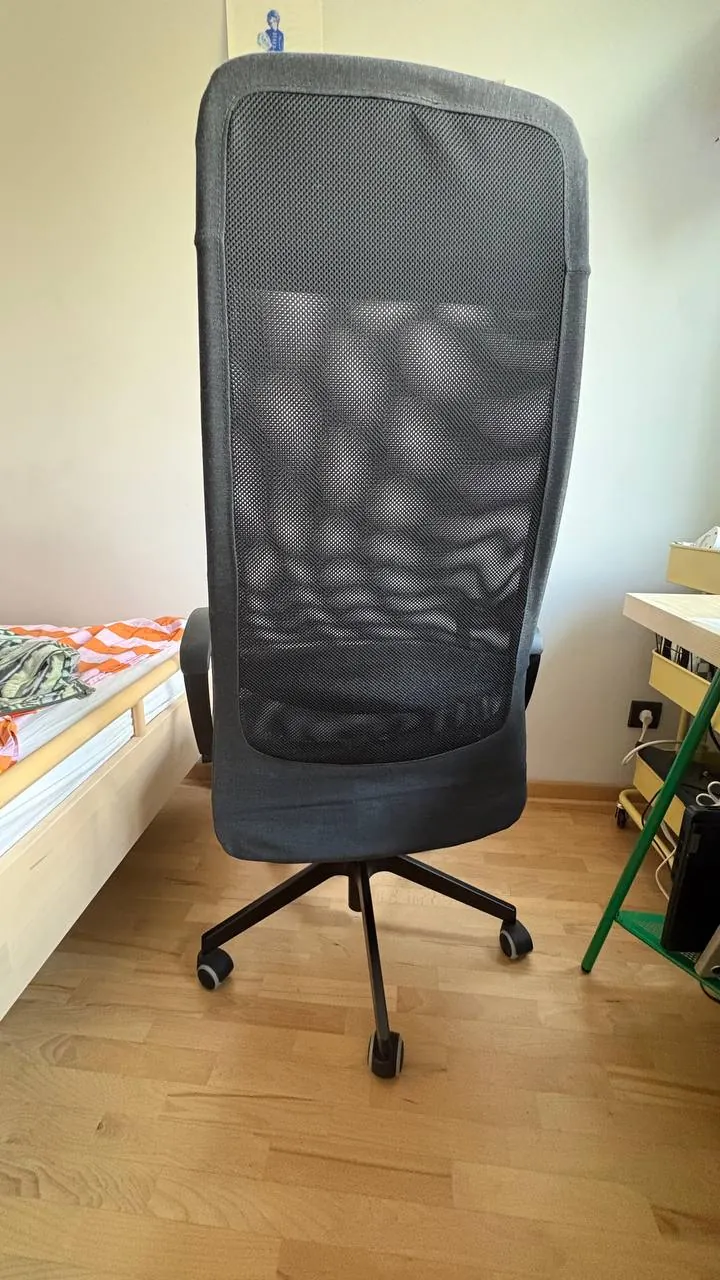 Кресло офисное IKEA MARKUS хорошее состояние 2
