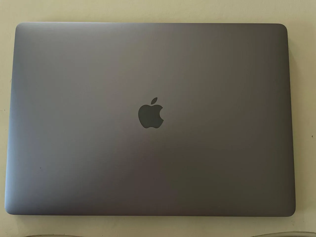 MacBook Pro 15 2018 i7 16GB 256GB SSD 9