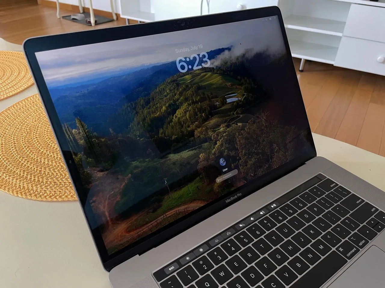 MacBook Pro 15 2018 i7 16GB 256GB SSD 6