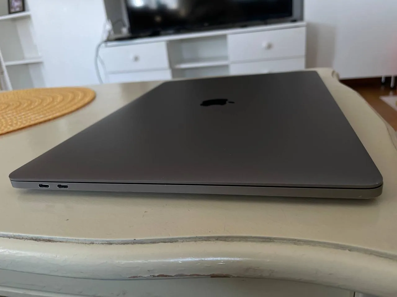 MacBook Pro 15 2018 i7 16GB 256GB SSD 4