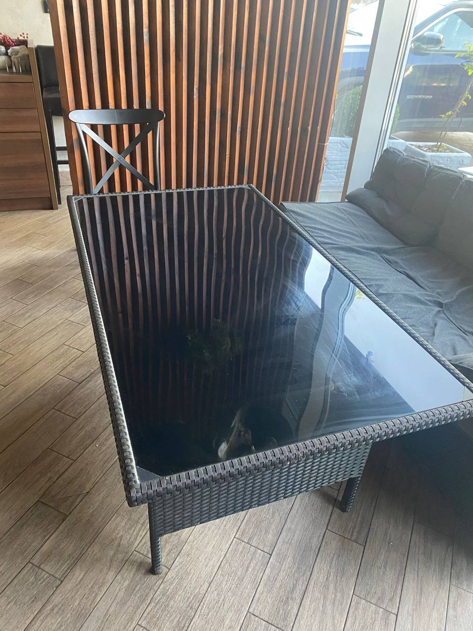 Стол и диван 2