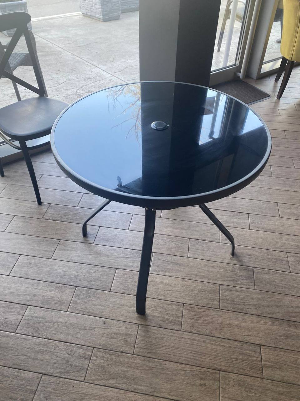 Стол и диван 1