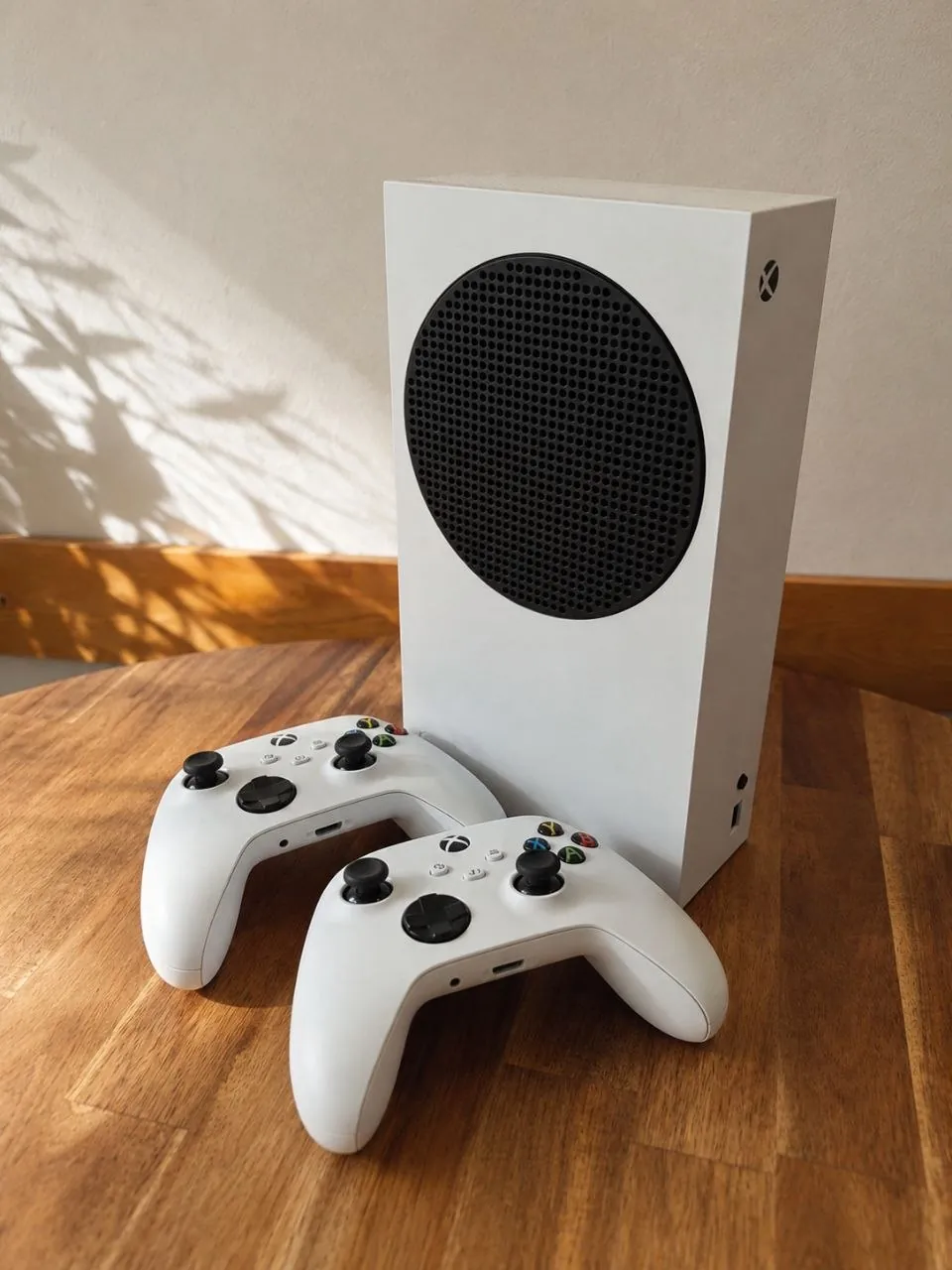 Xbox Series S два геймпада 1