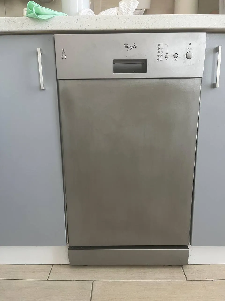 Посудомоечная машина Whirlpool полувстраиваемая 45 см 1