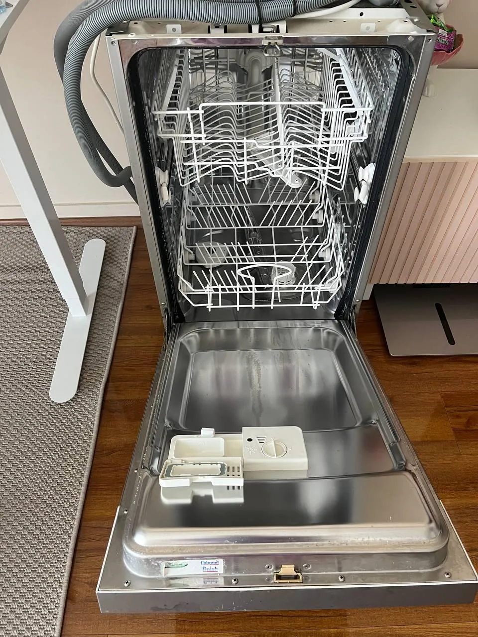 Посудомоечная машина Whirlpool полувстраиваемая 45 см 4