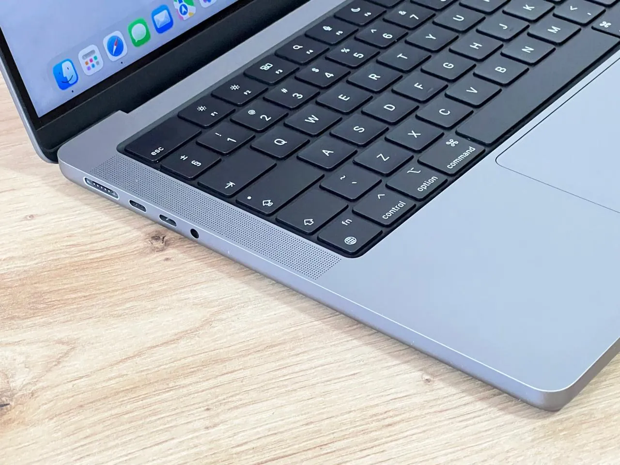MacBook Pro 14 2023 M2 Pro 16GB 512GB 4