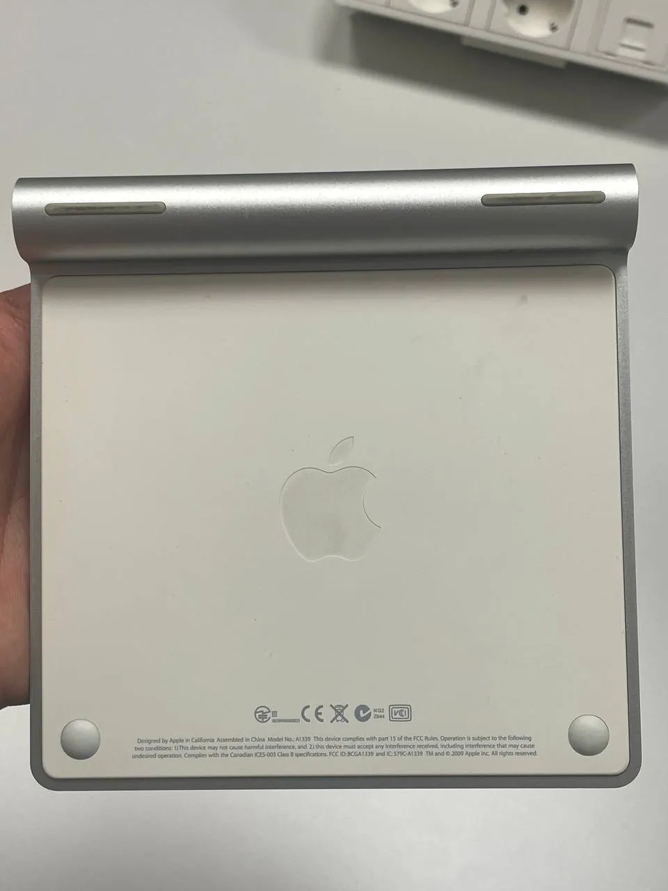 Apple Magic Trackpad предыдущего поколения 4