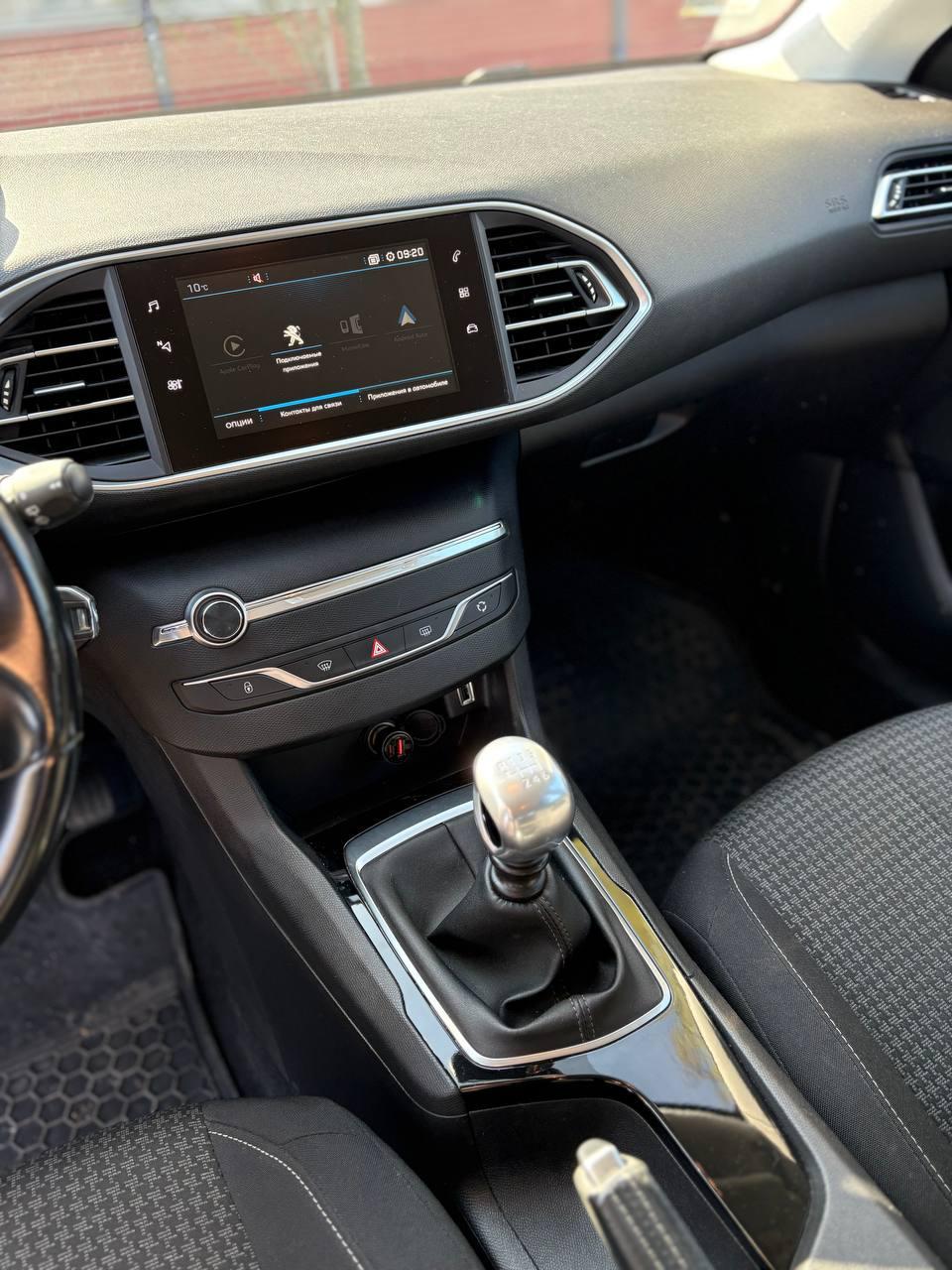 Peugeot 308 SW 2018 7