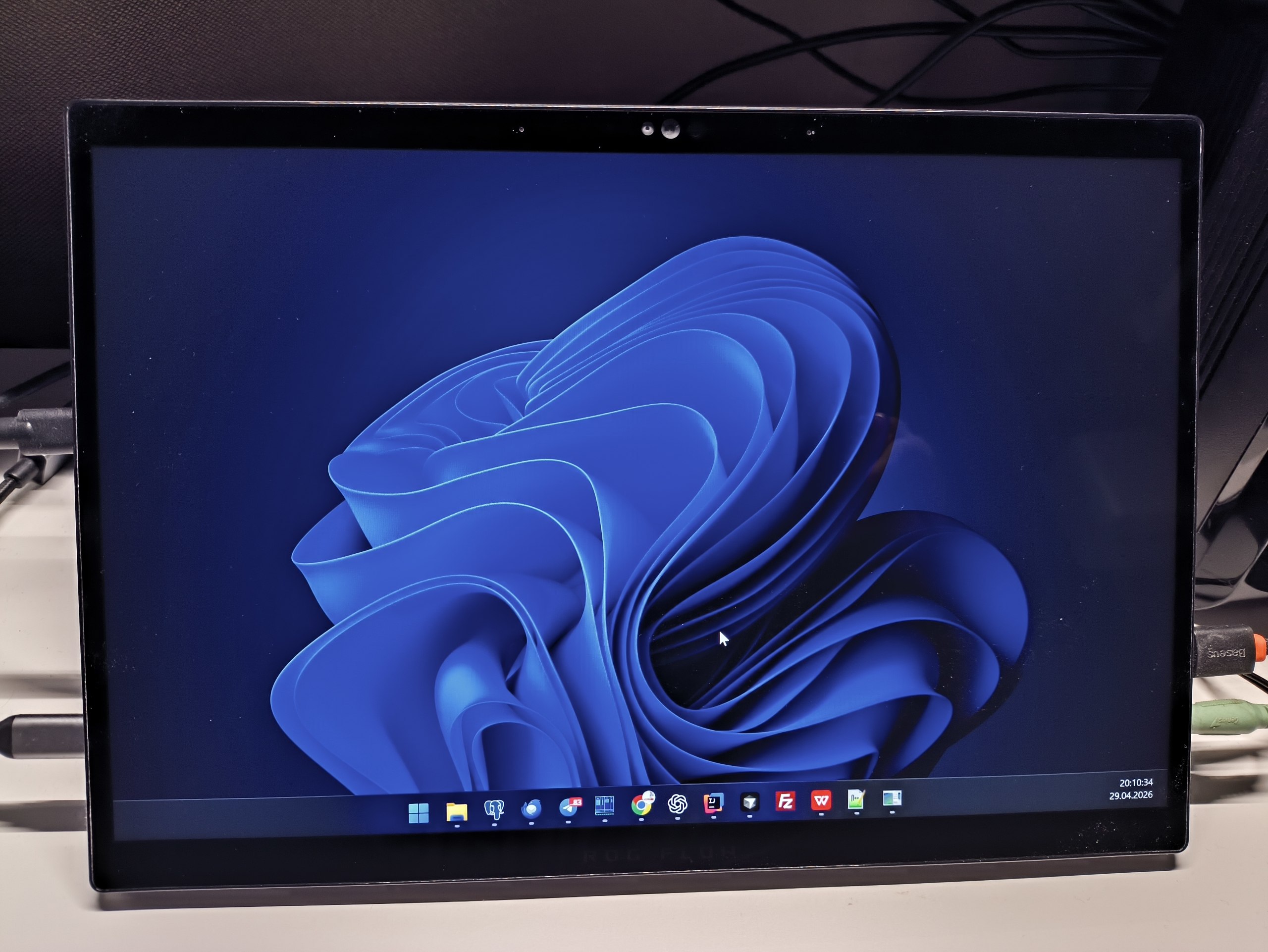 Продаю MacBook Pro 16 M2 Max 32Gb 1Tb 2