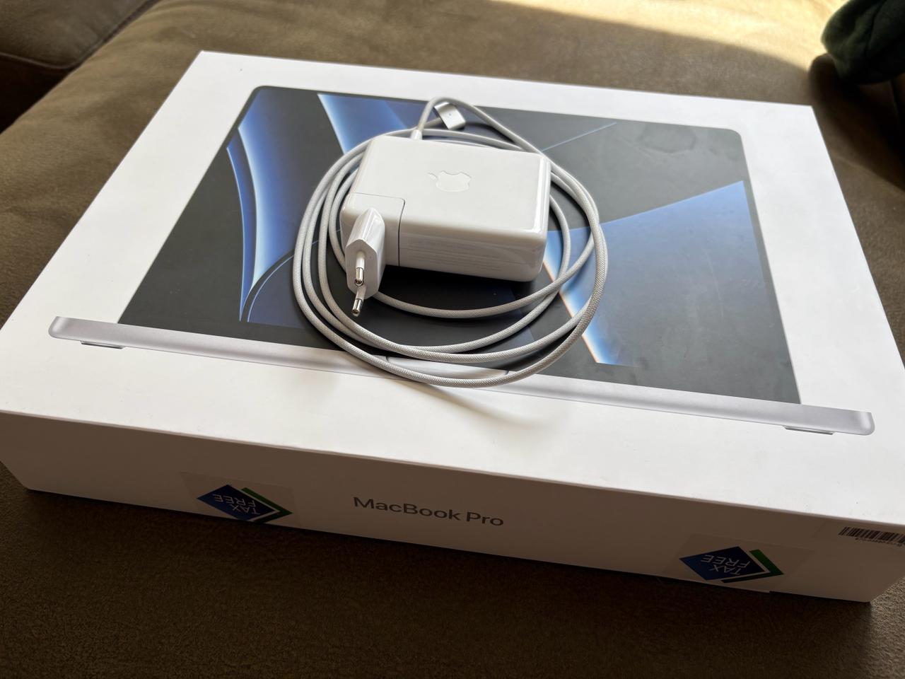 MacBook Pro 16 M2 Max 32Gb 1Tb 4