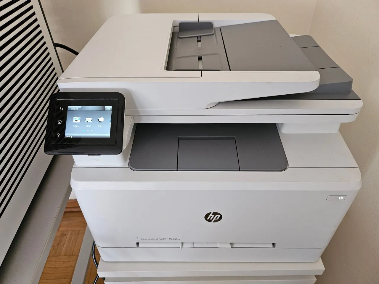 Принтер HP Color LaserJet Pro с тонером 1