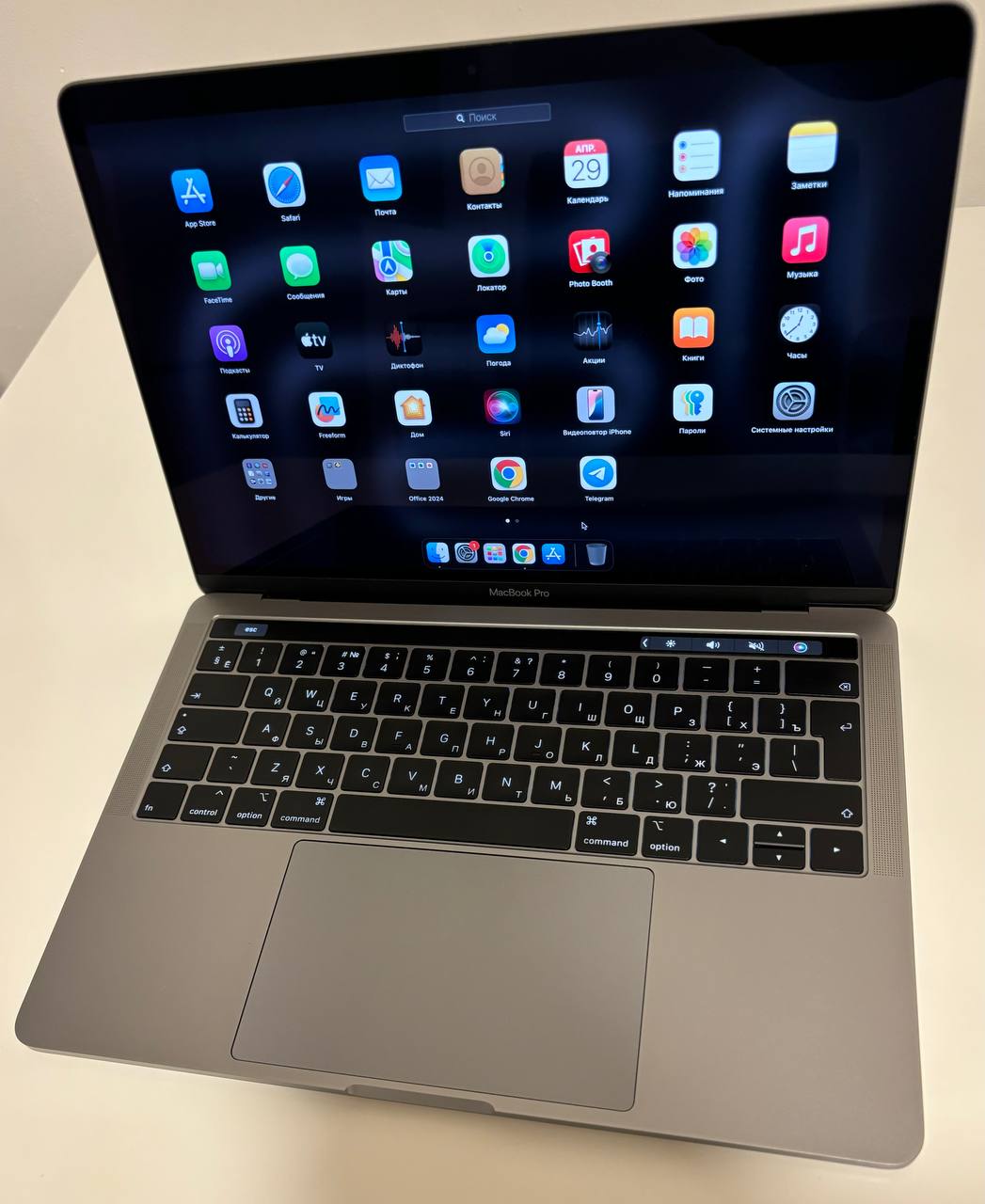Apple MacBook Pro 13-inch (2019) 128GB 1