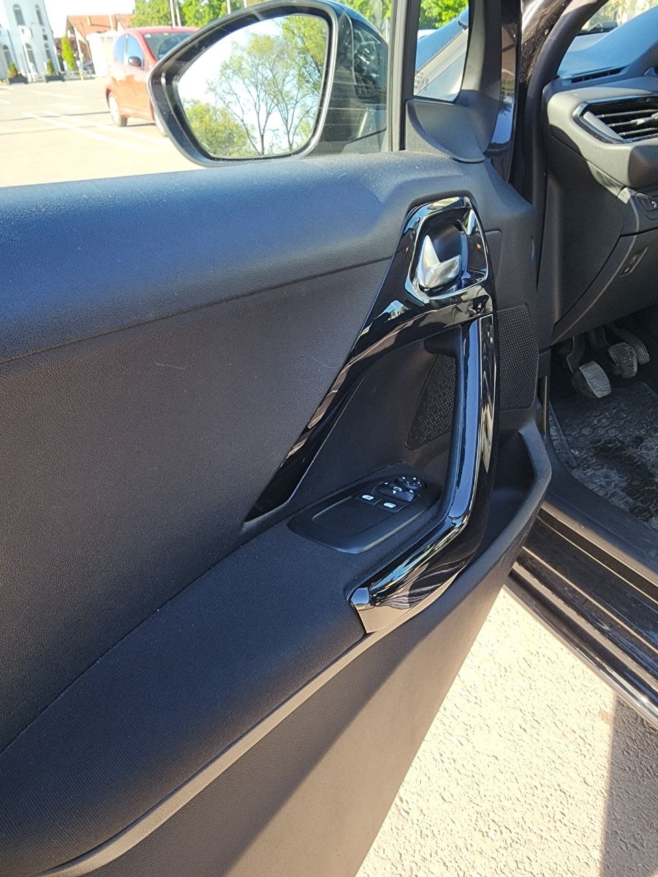 Peugeot 208 2012 9