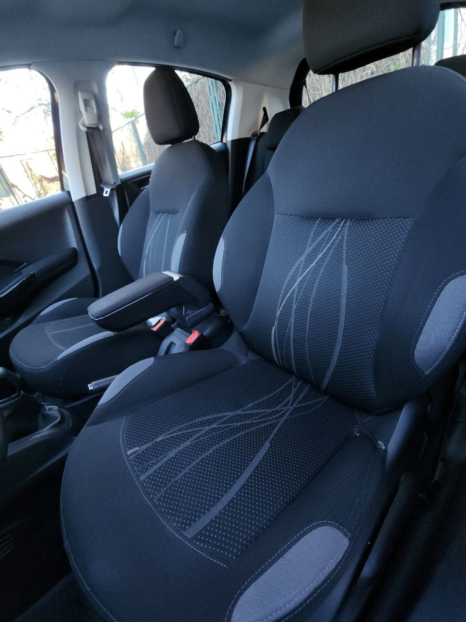 Peugeot 208 2012 8