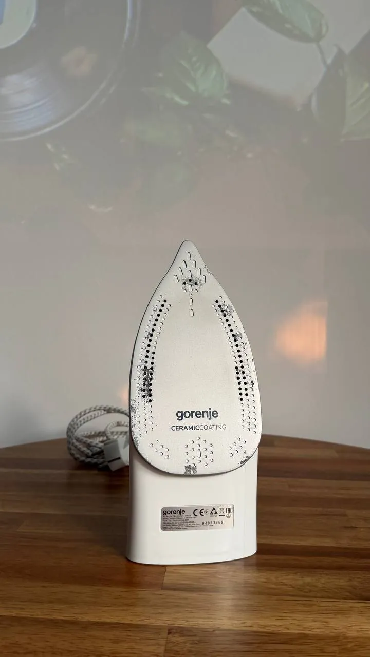 Утюг Gorenje с дефектом подошвы 2