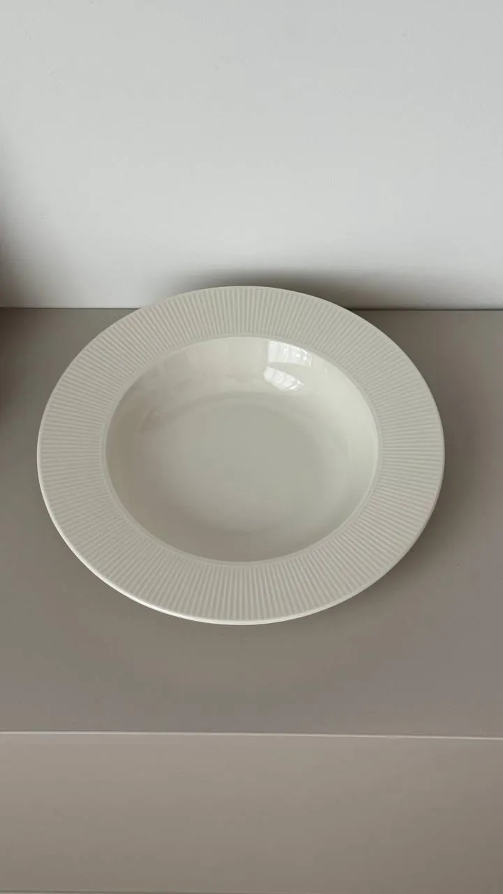 Кастрюля IKEA ANNONS 2.8л и тарелка IKEA 4