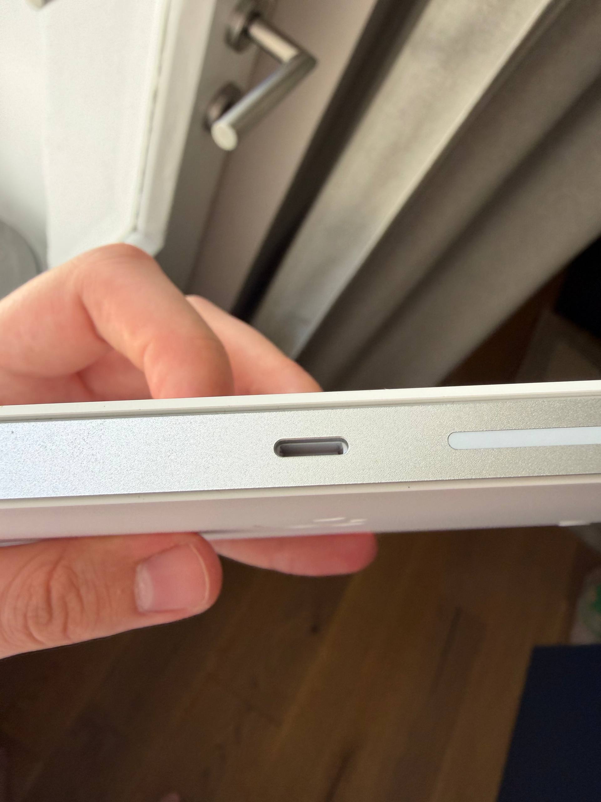 Apple Magic Trackpad Lightning 3