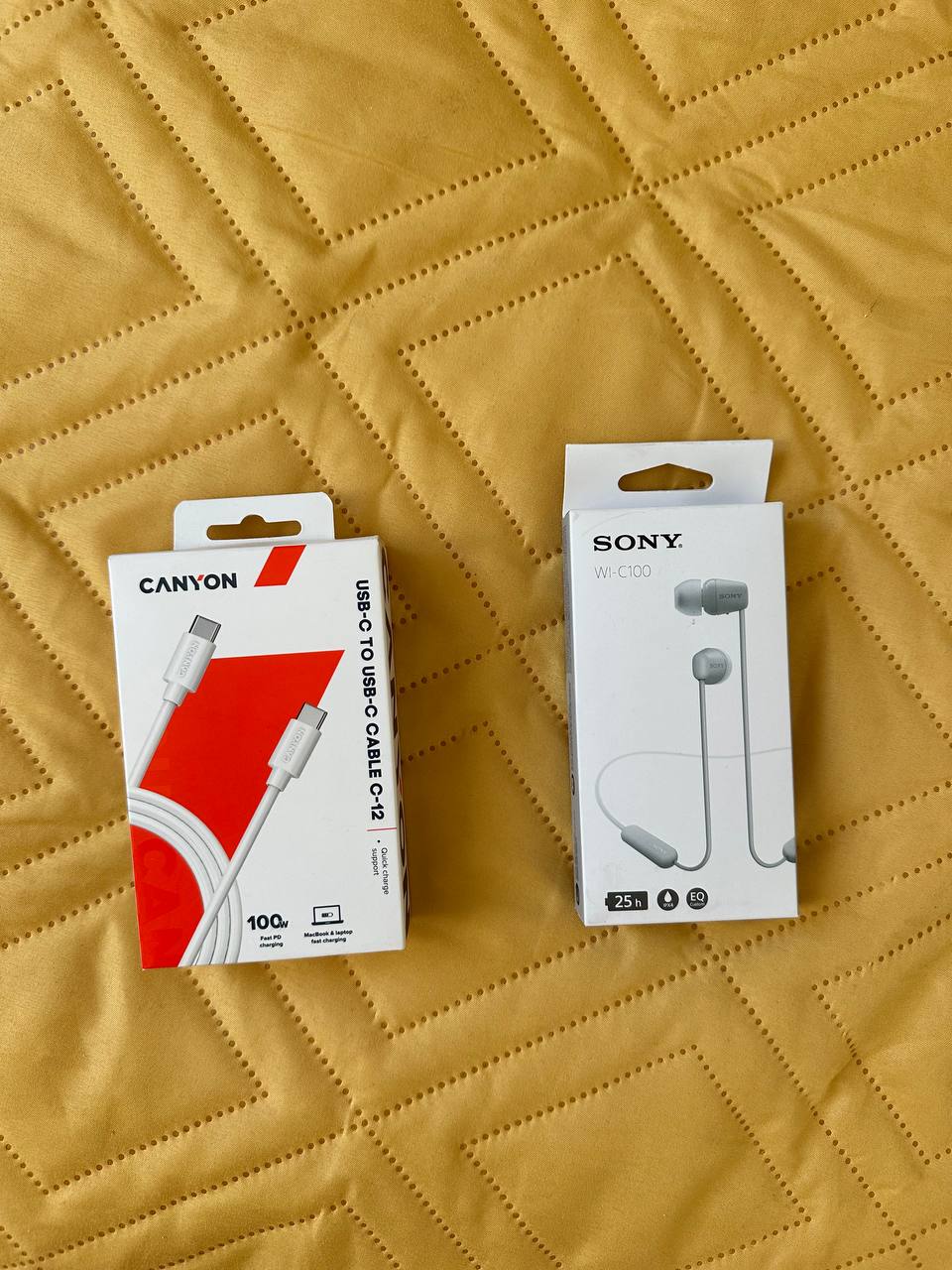 Наушники Sony, кабели и клавиатуры Logitech 3