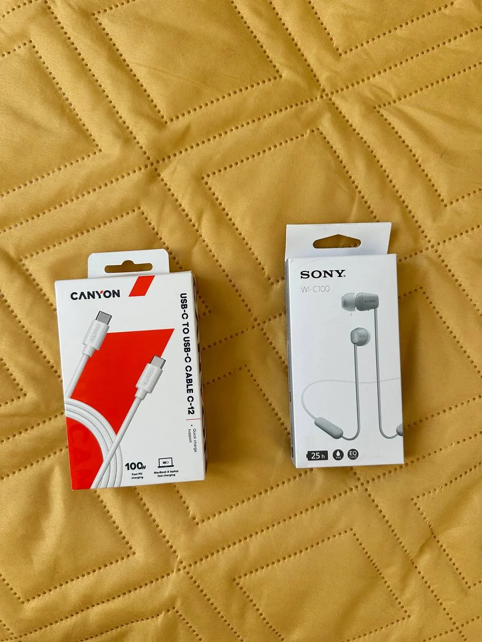 Наушники Sony, кабели и клавиатуры Logitech 3