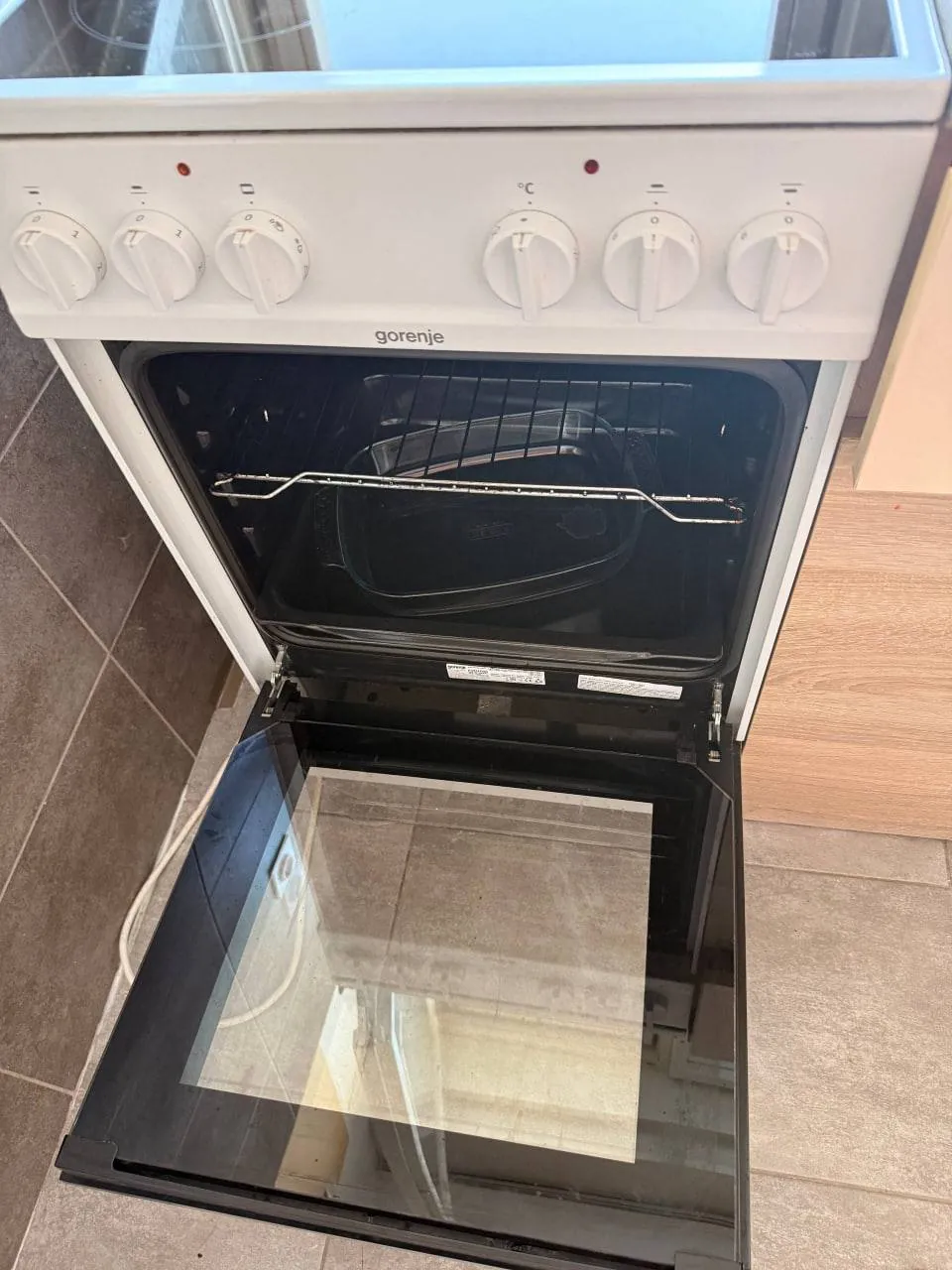 Электроплита Gorenje рабочая хорошая духовка Нови Белград 2