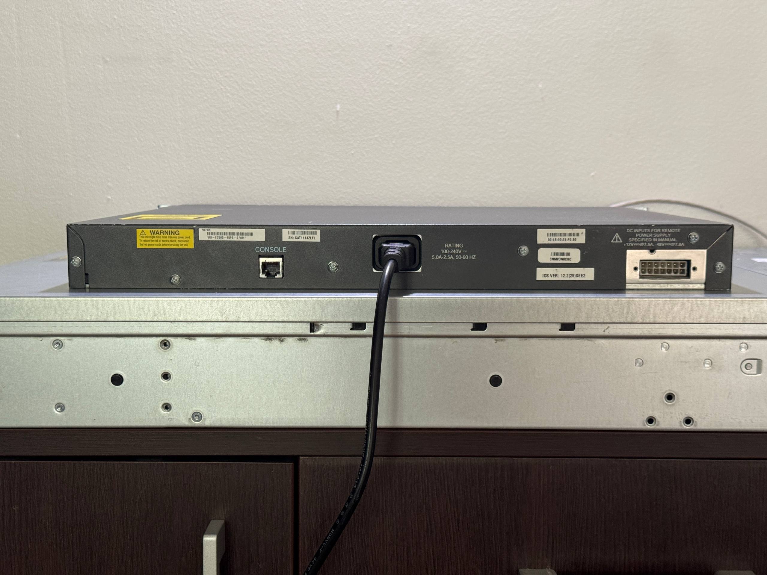 Cisco Catalyst WS-C3560-48PS-S коммутатор 2