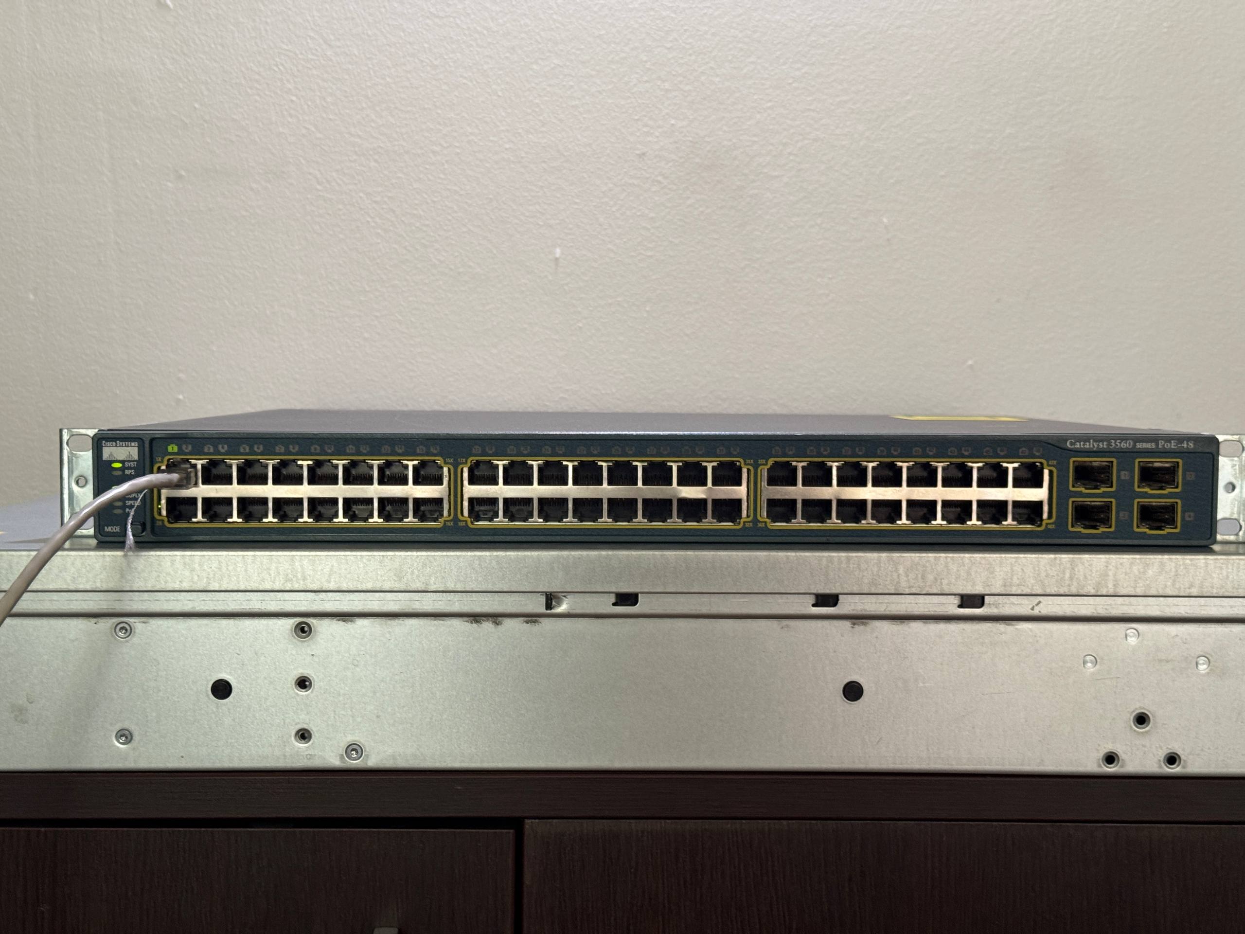 Cisco Catalyst WS-C3560-48PS-S коммутатор 1