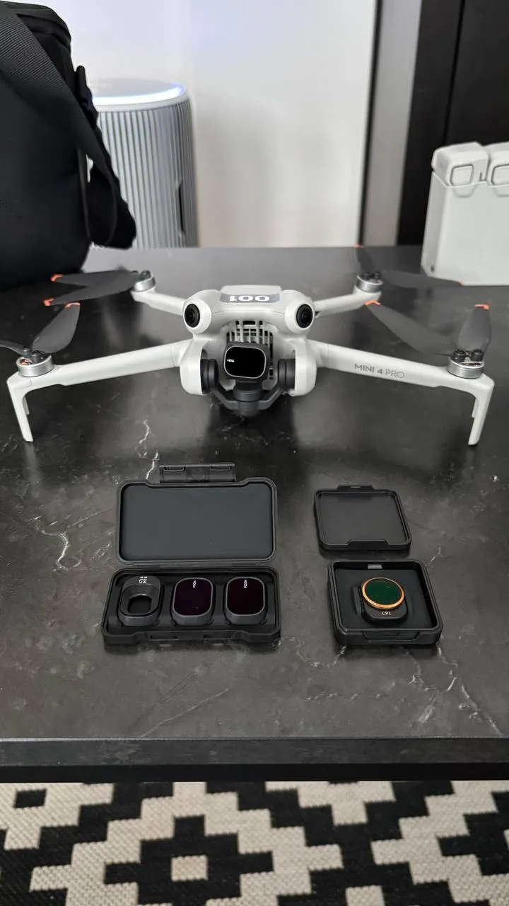 Дрон DJI Mini 4 Pro Fly More Combo 1