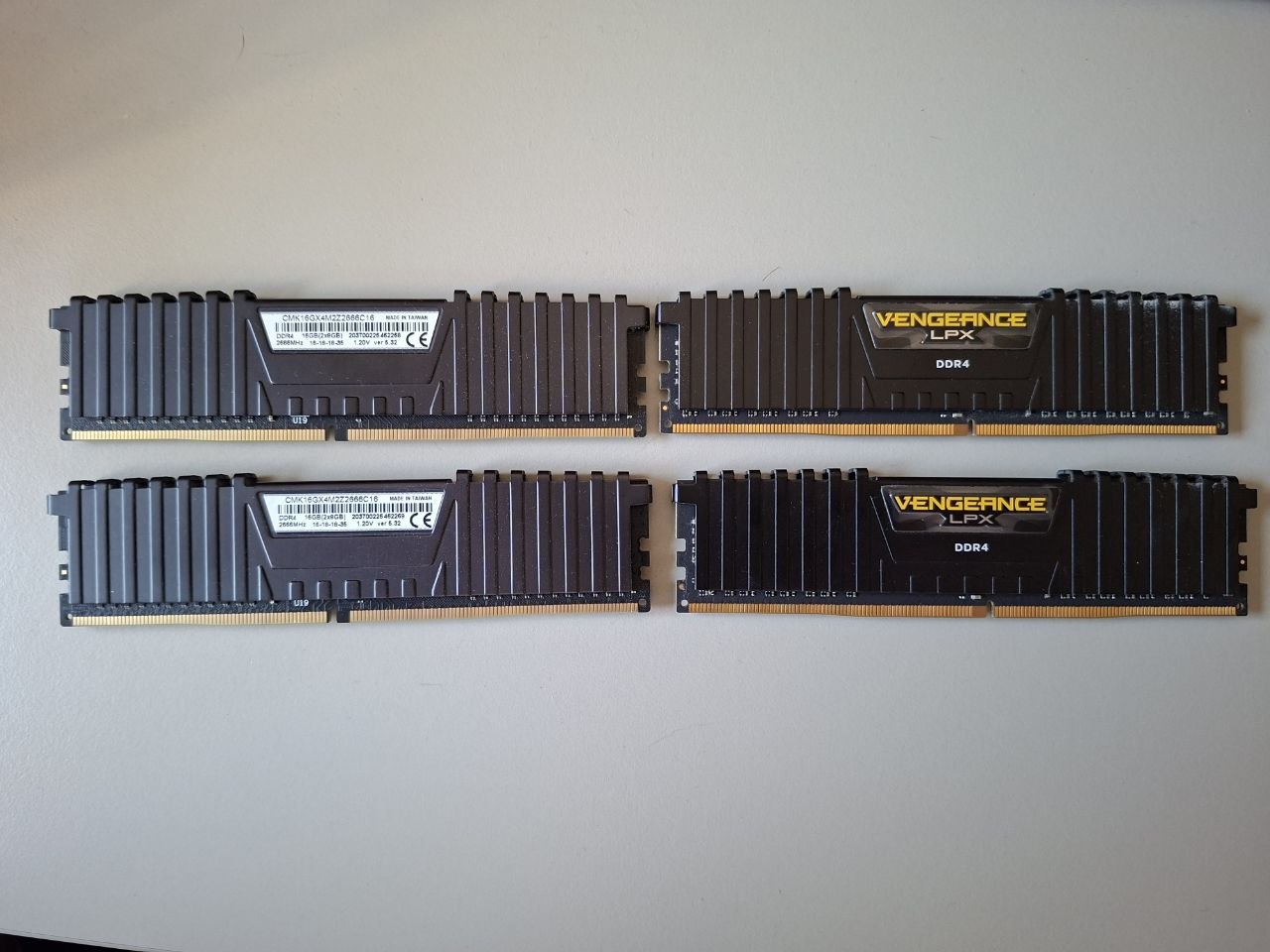 Память DDR4 Corsair Vengeance LPX 32GB 1