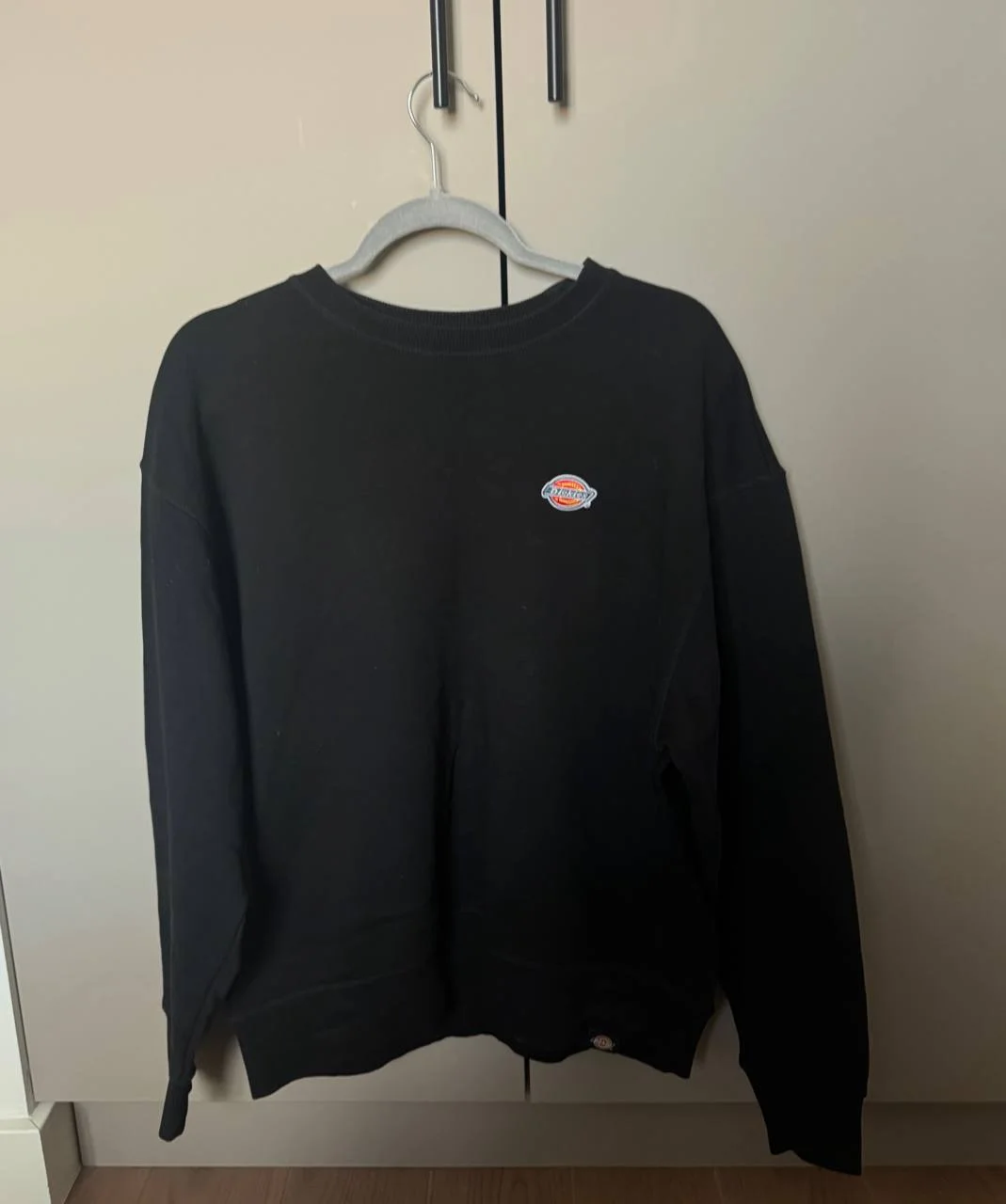 Свитшот Dickies и футболка 1