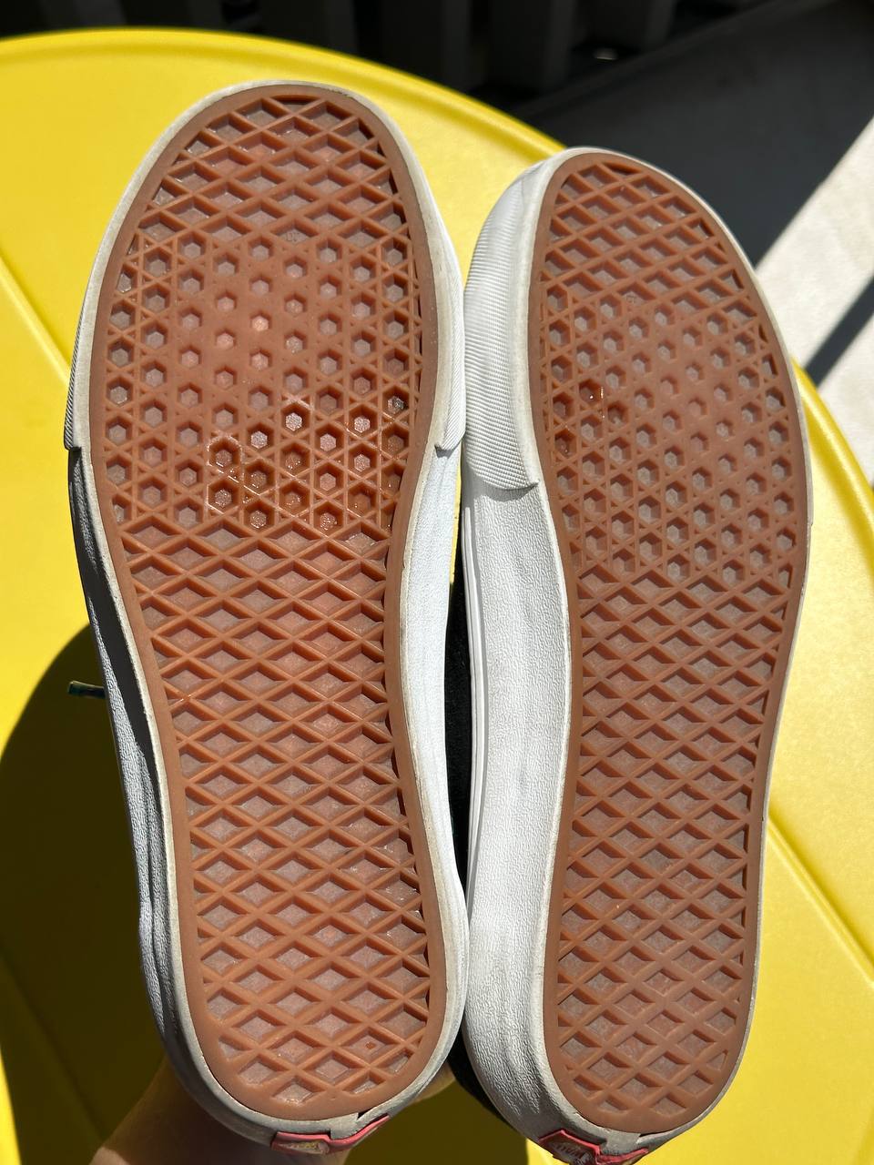 Кроссовки Vans и футболка Supreme 3