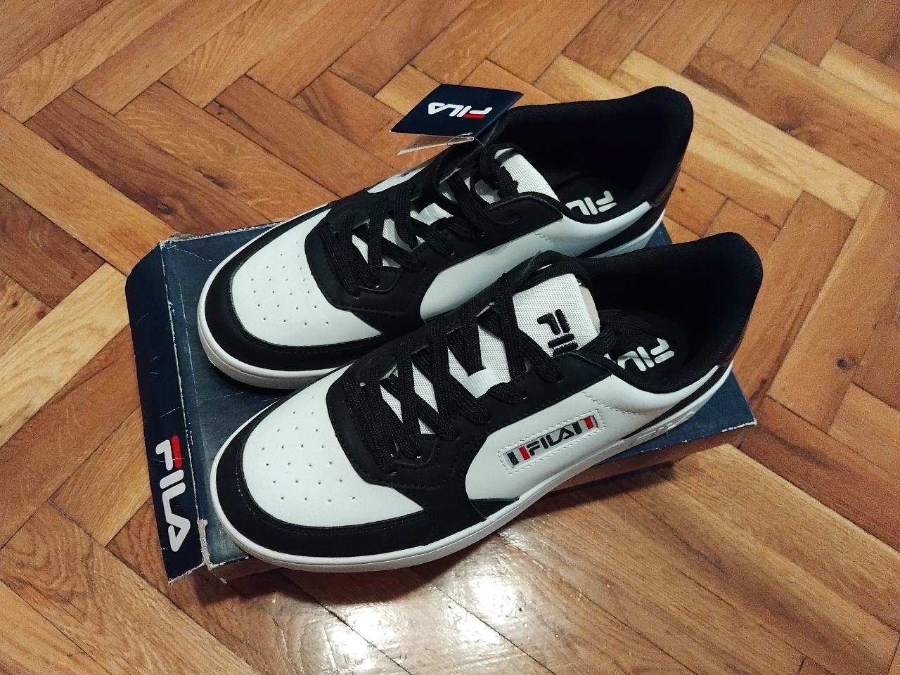 Кроссовки Fila 40 новые 2