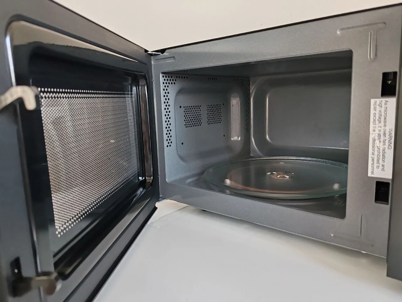 Микроволновая печь VOX MWH-M30B 20 л чёрная 2