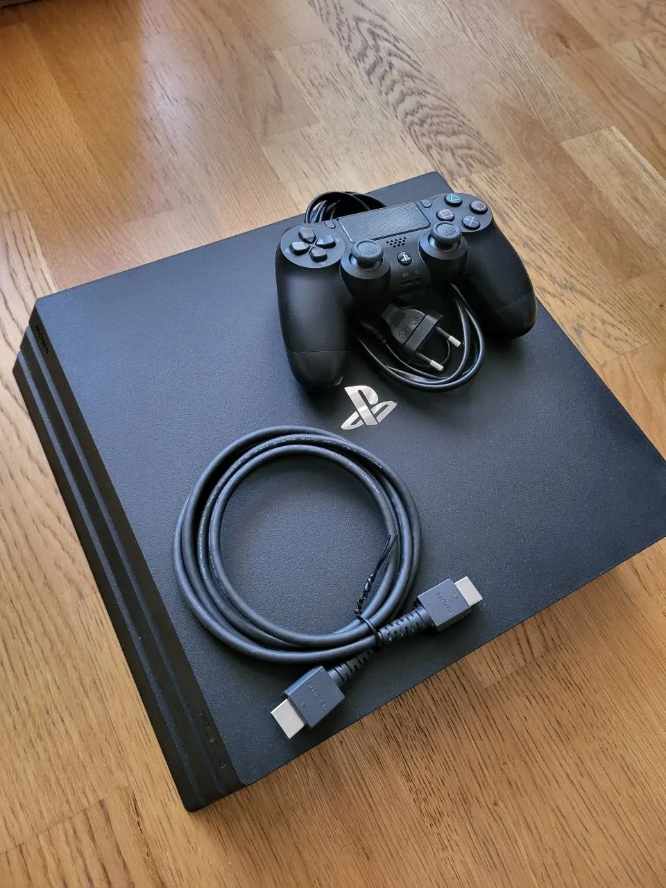 PlayStation 4 Pro 1 ТБ с играми 1