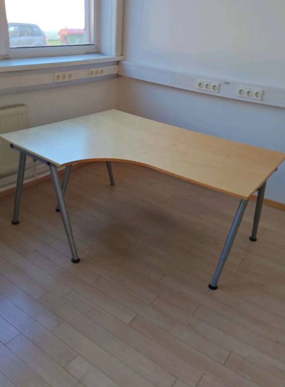 Угловой стол IKEA Galant 1