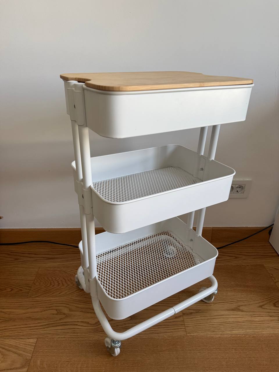 Тележка полки термос и тарелки IKEA 1