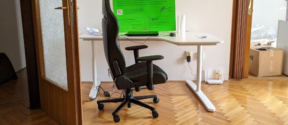 Стол BEKANT IKEA угловой 1