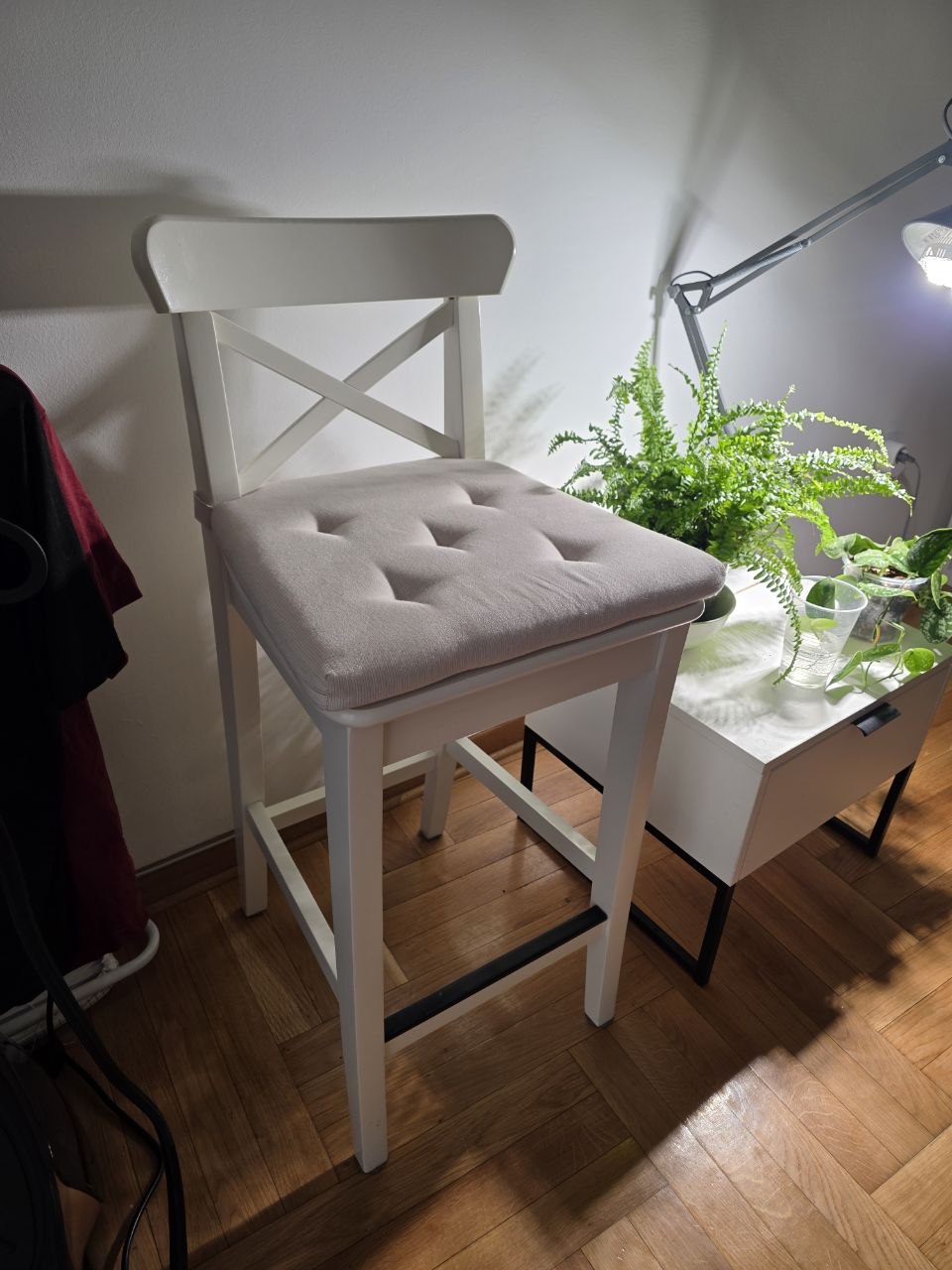 Дозатор стакан и барный стул IKEA 3