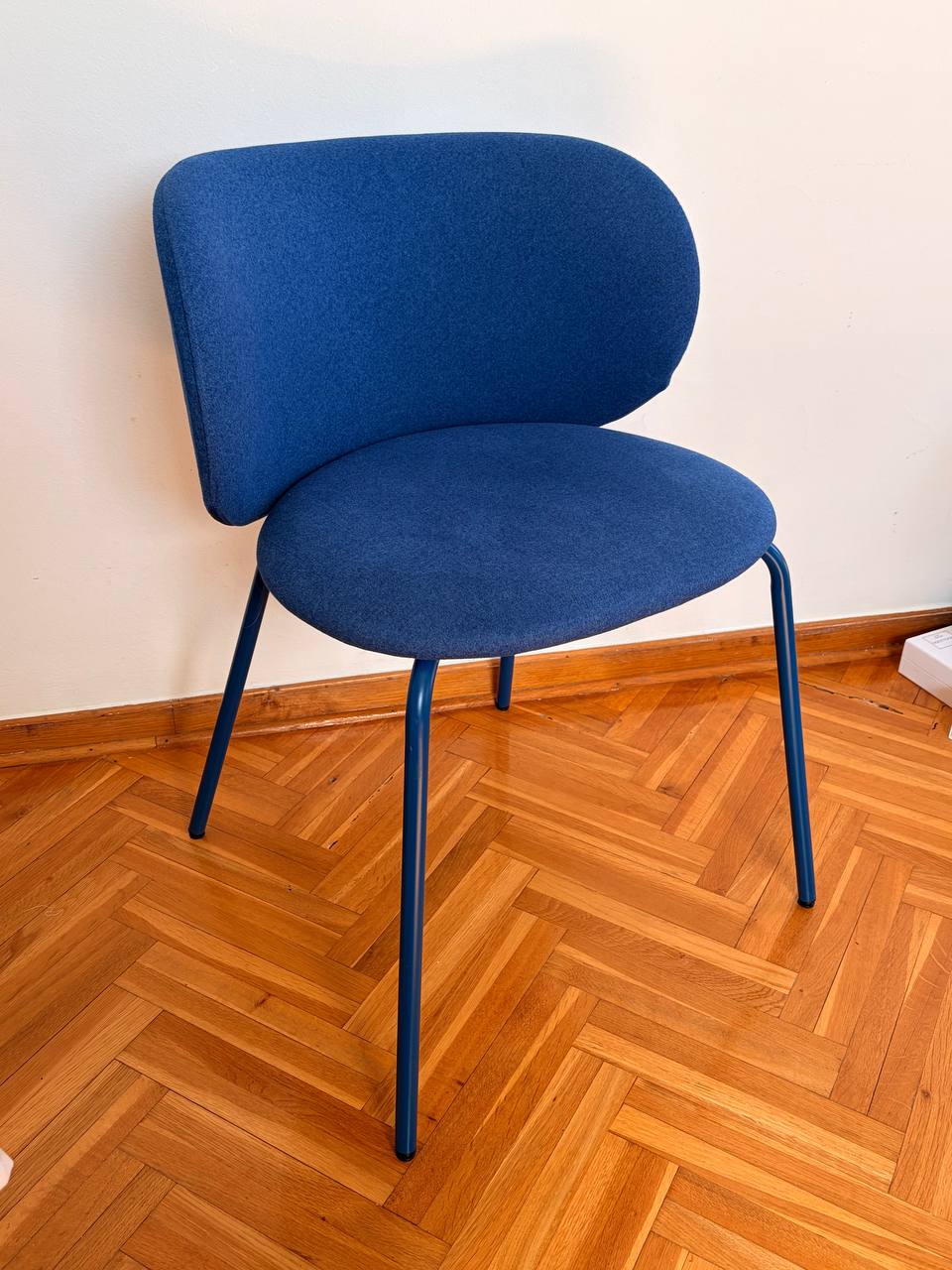 Кресла IKEA лампы и зеркала 1