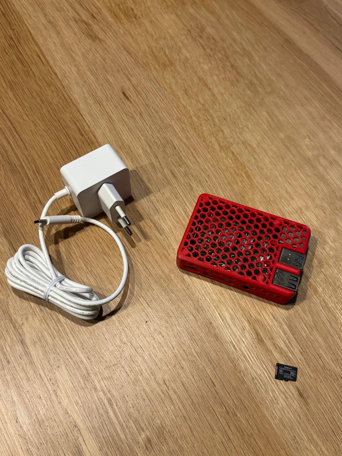 Raspberry Pi 4, Logitech K380, Kindle Paperwhite, Powerbank MagSafe 1