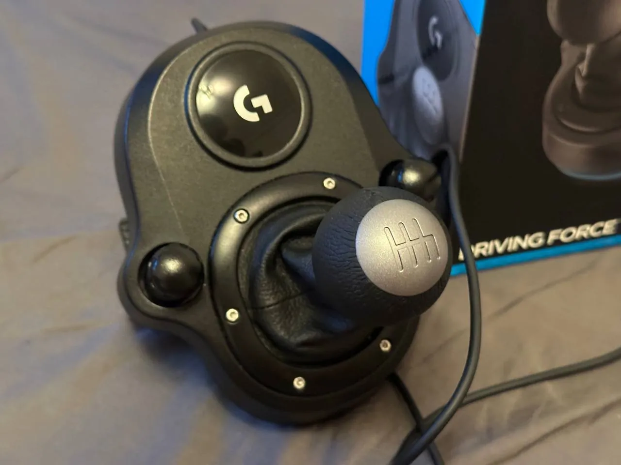 Игровой шифтер Logitech в отличном состоянии Нови-Сад 1