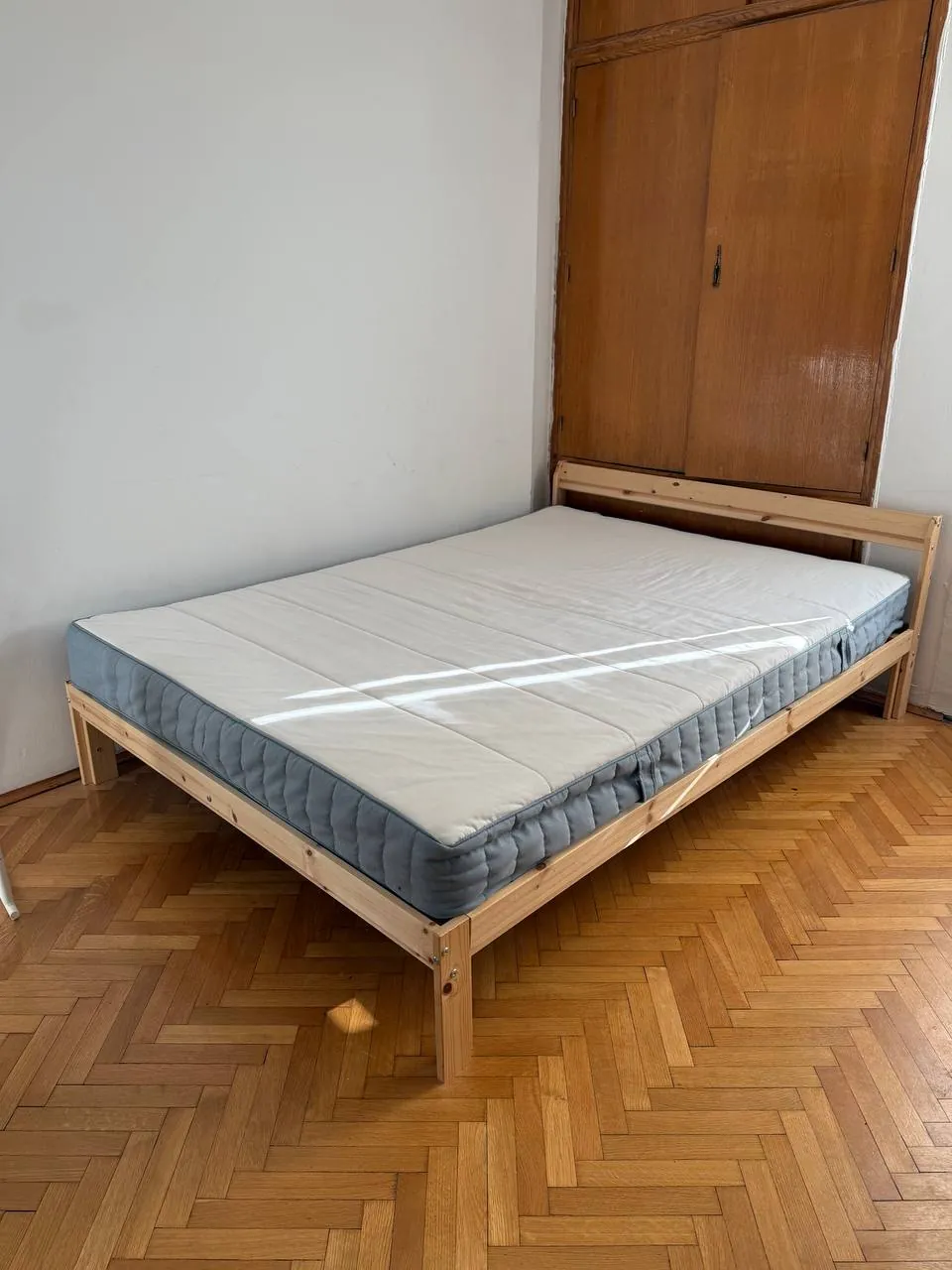 Кровать IKEA 140×200 с матрасом Vestmarka 1