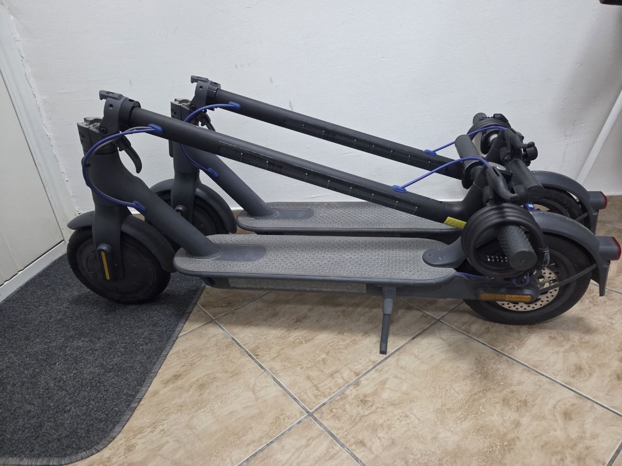 Два самоката Xiaomi Scooter 3 3