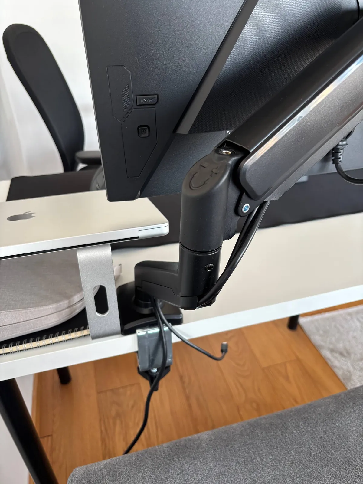 Монитор Gigabyte M27UA 4K 160Hz и кронштейн 4