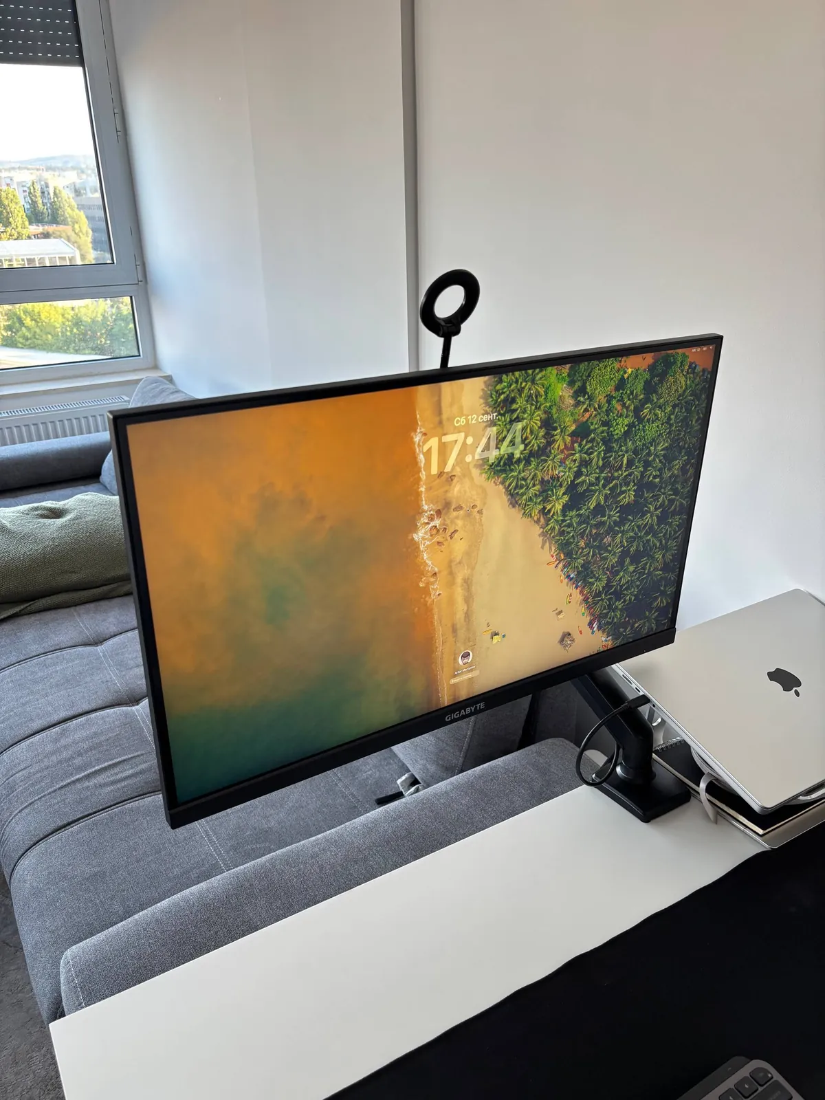 Монитор Gigabyte M27UA 4K 160Hz и кронштейн 2