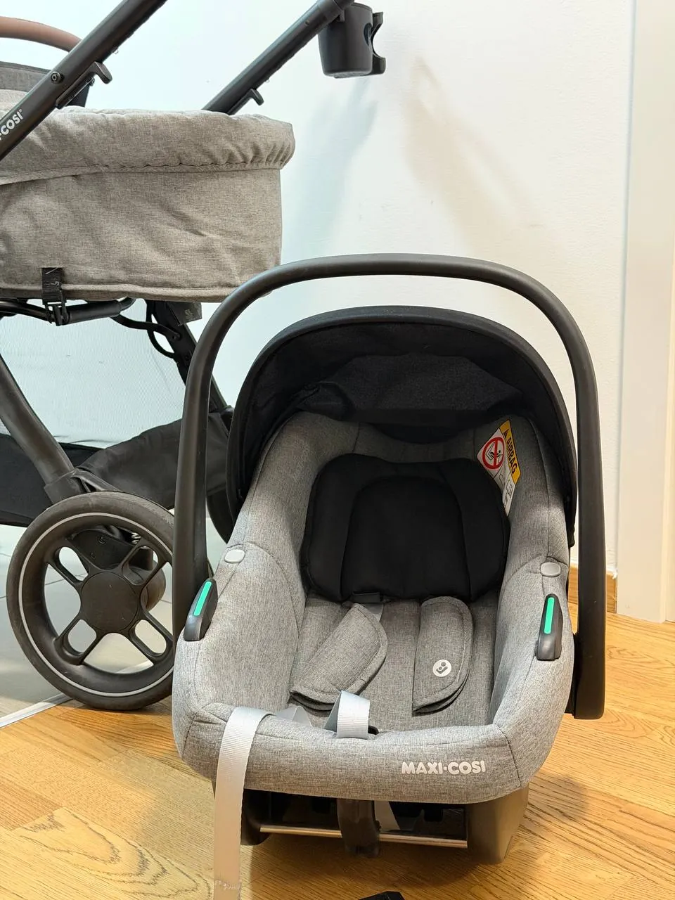 Коляска Maxi-Cosi 3 в 1 с автокреслом 5