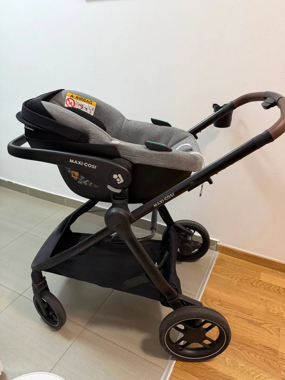 Коляска Maxi-Cosi 3 в 1 с автокреслом 4