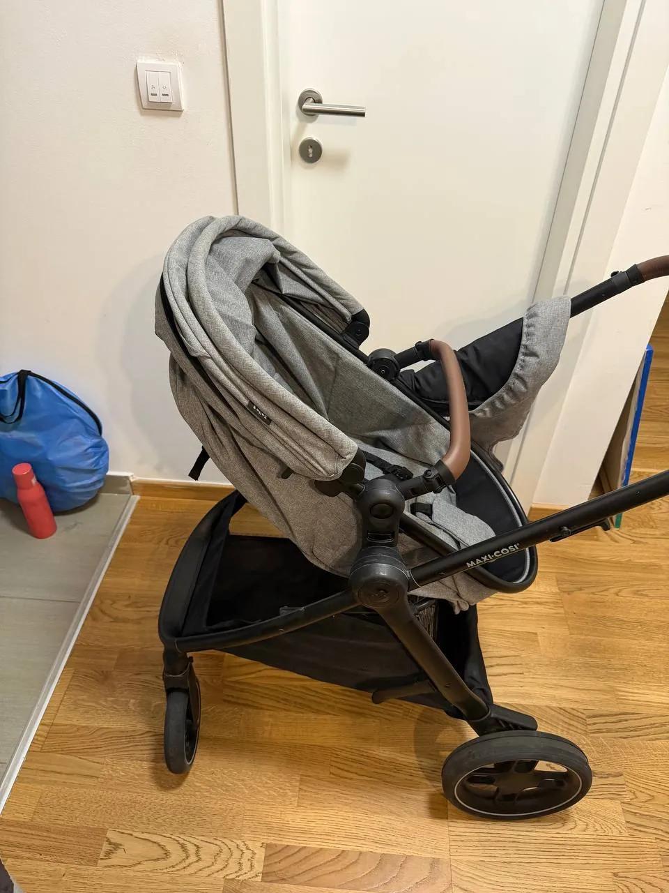 Коляска Maxi-Cosi 3 в 1 с автокреслом 3